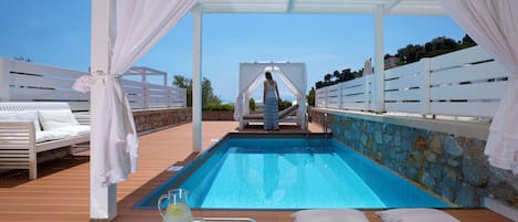 Suite, Private Pool | 1 bedroom, in-room safe, blackout drapes, soundproofing