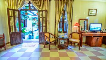 Family Room | Room amenity