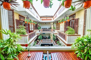 Breakfast, lunch, dinner served; pool views  - Hoi An Nhi Nhi Hotel (Hoi An)