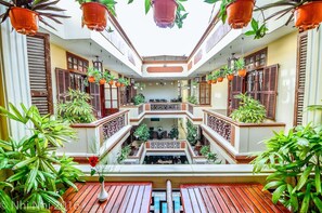 Breakfast, lunch, dinner served; pool views  - Hoi An Nhi Nhi Hotel (Hoi An)