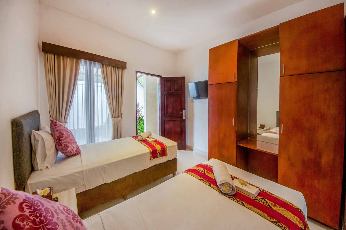 Villa, 3 chambres, piscine privée | Lit avec matelas à plateau-coussin, coffre-fort