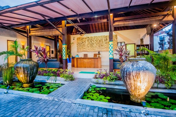 Breakfast area - Grand Avenue Bali (Kerobokan)