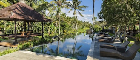 2 outdoor pools, open 7:00 AM to 8:00 PM, free pool cabanas