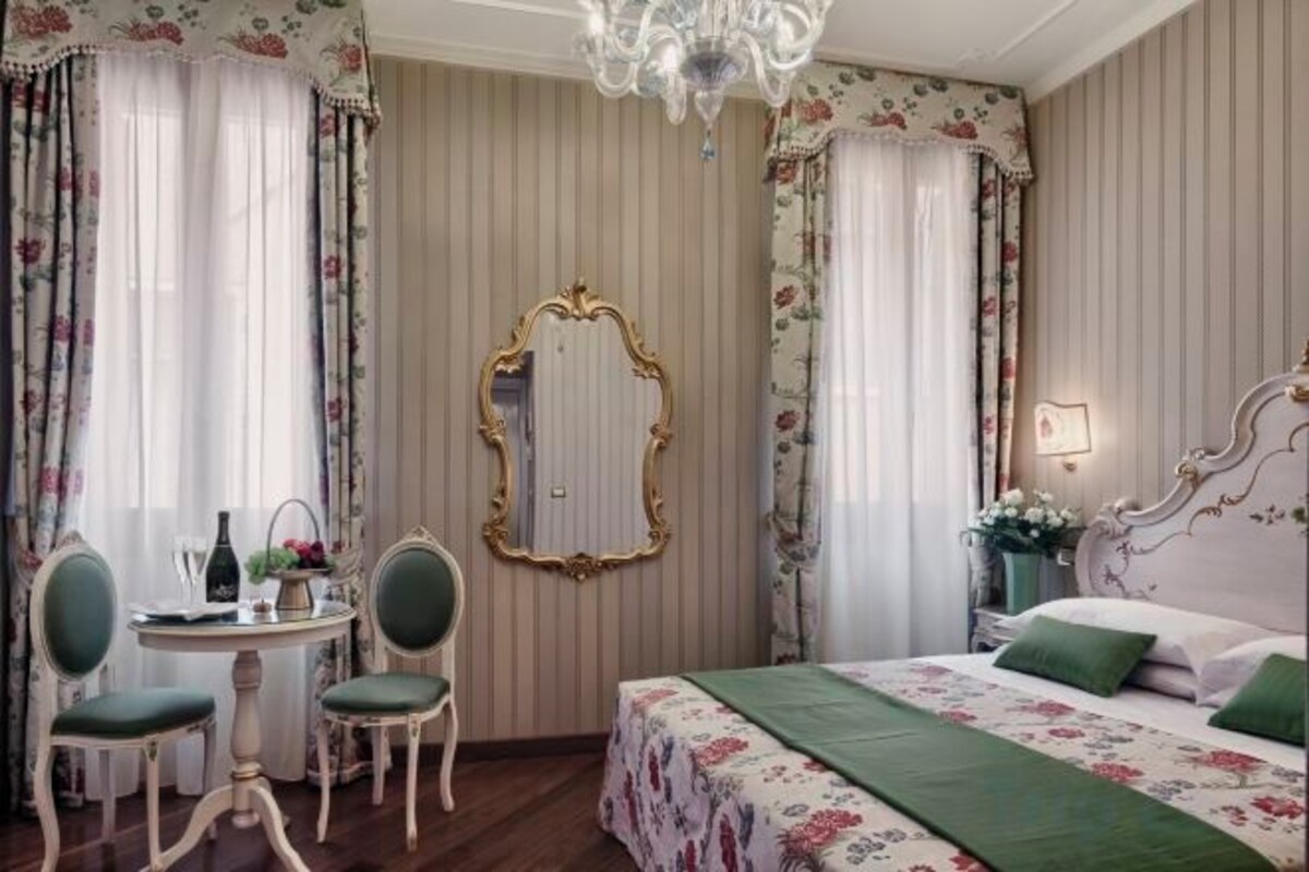 Ropa de cama de alta calidad, edredón y minibar 