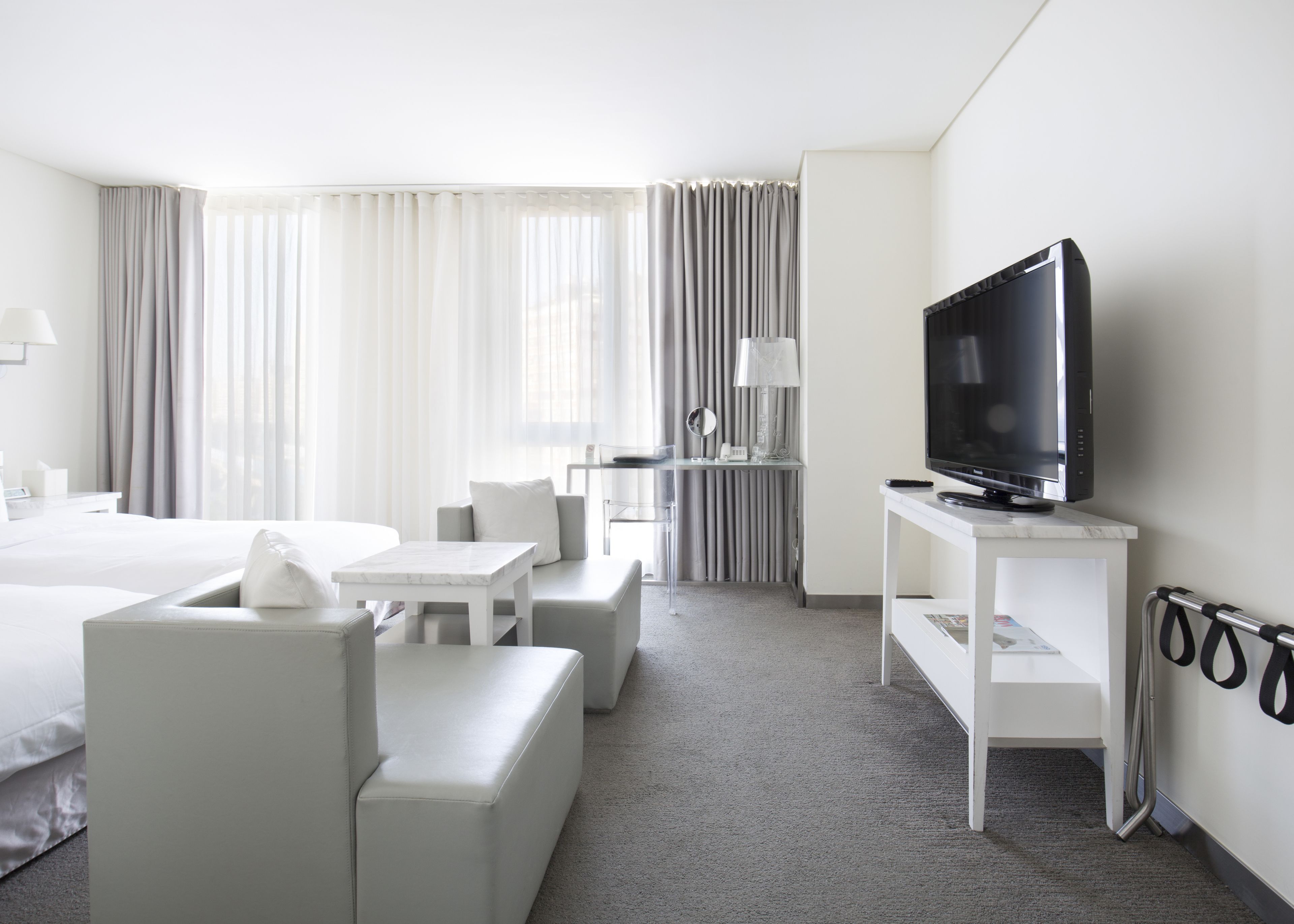 1 bedroom, premium bedding, down duvets, free minibar