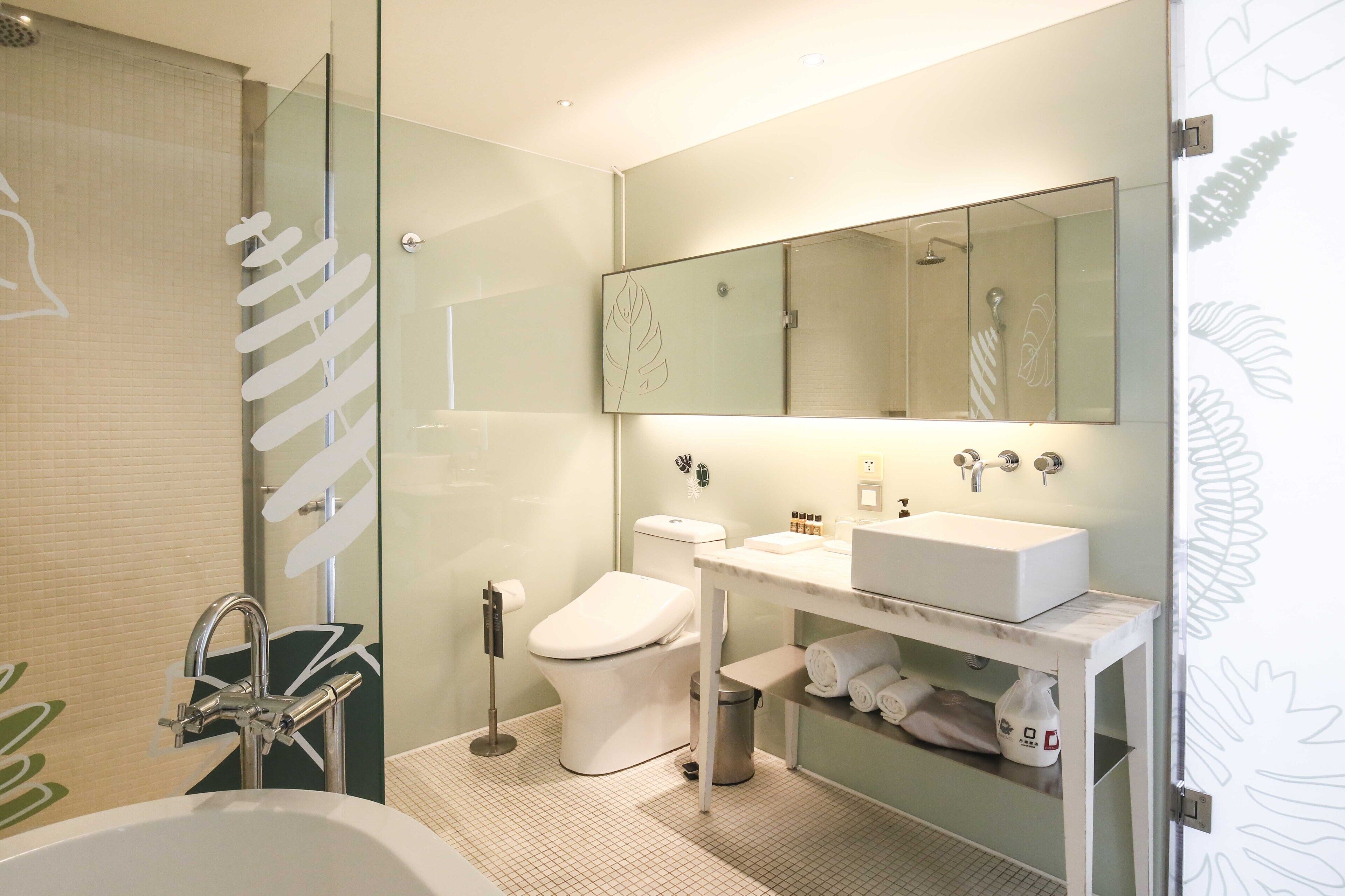 corner room, bathtub, city view | bathroom | hair dryer, slippers, towels, shampoo