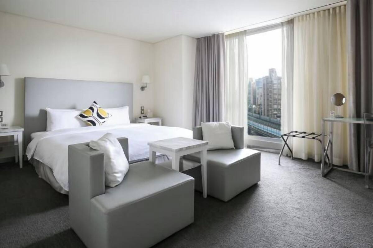 Luxe beddengoed, donzen dekbedden, een gratis minibar