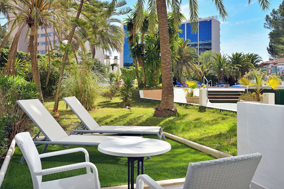 Premium Studio (Garden) | 1 bedroom, in-room safe, desk, free WiFi