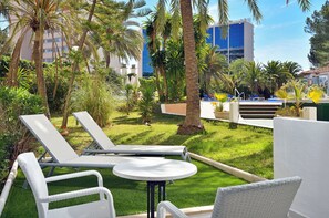 Premium Studio (Garden) | In-room safe, desk, free WiFi, bed sheets