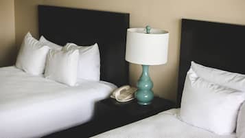 Suite junior, 2 camas Queen size | Ropa de cama de alta calidad y caja de seguridad en la habitación