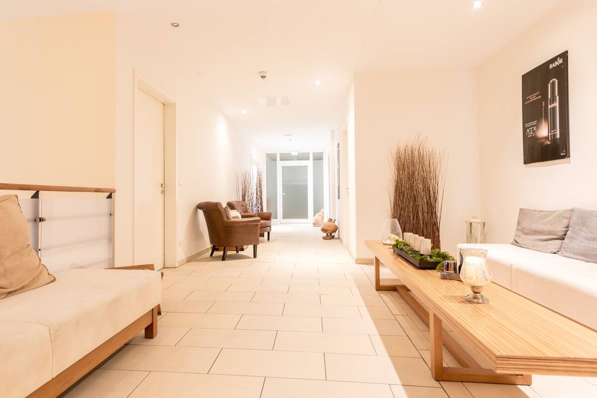 body treatments, body wraps, body scrubs, facials, 3 treatment rooms