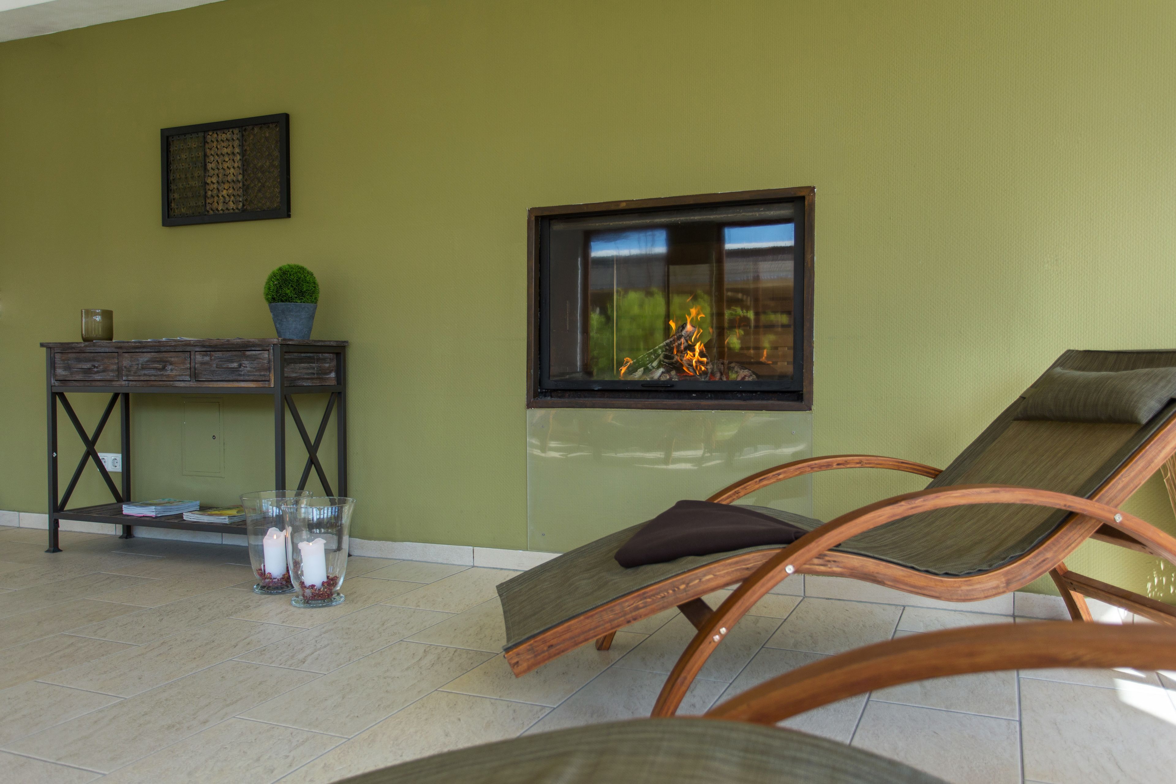 body treatments, body wraps, body scrubs, facials, 3 treatment rooms