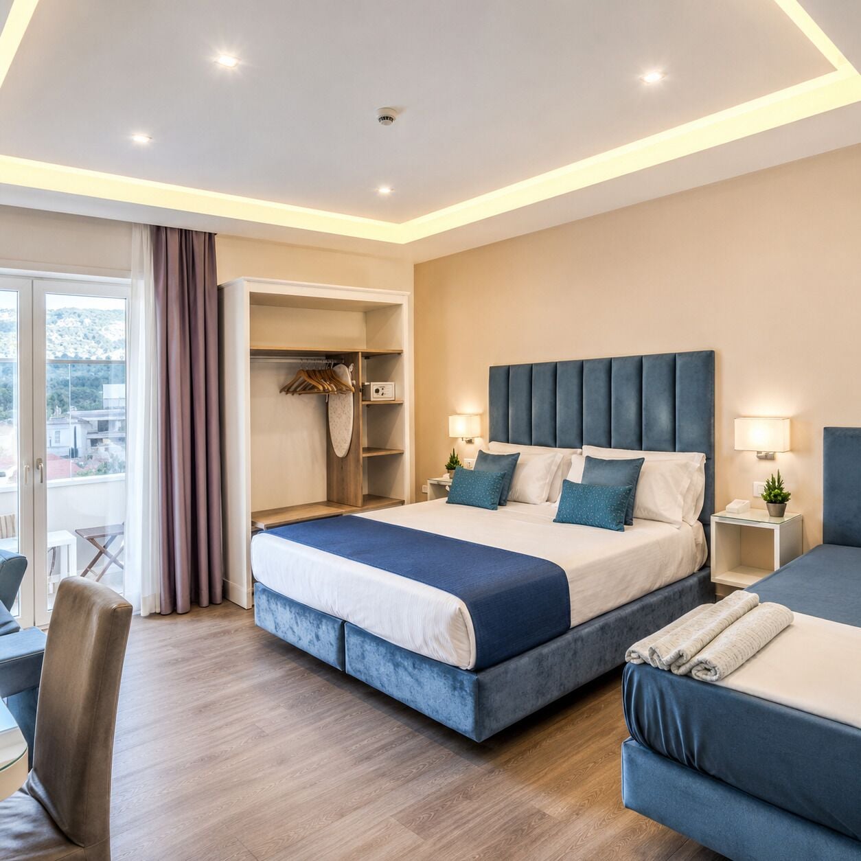 Een minibar, een kluis op de kamer, geluiddichte muren, gratis wifi