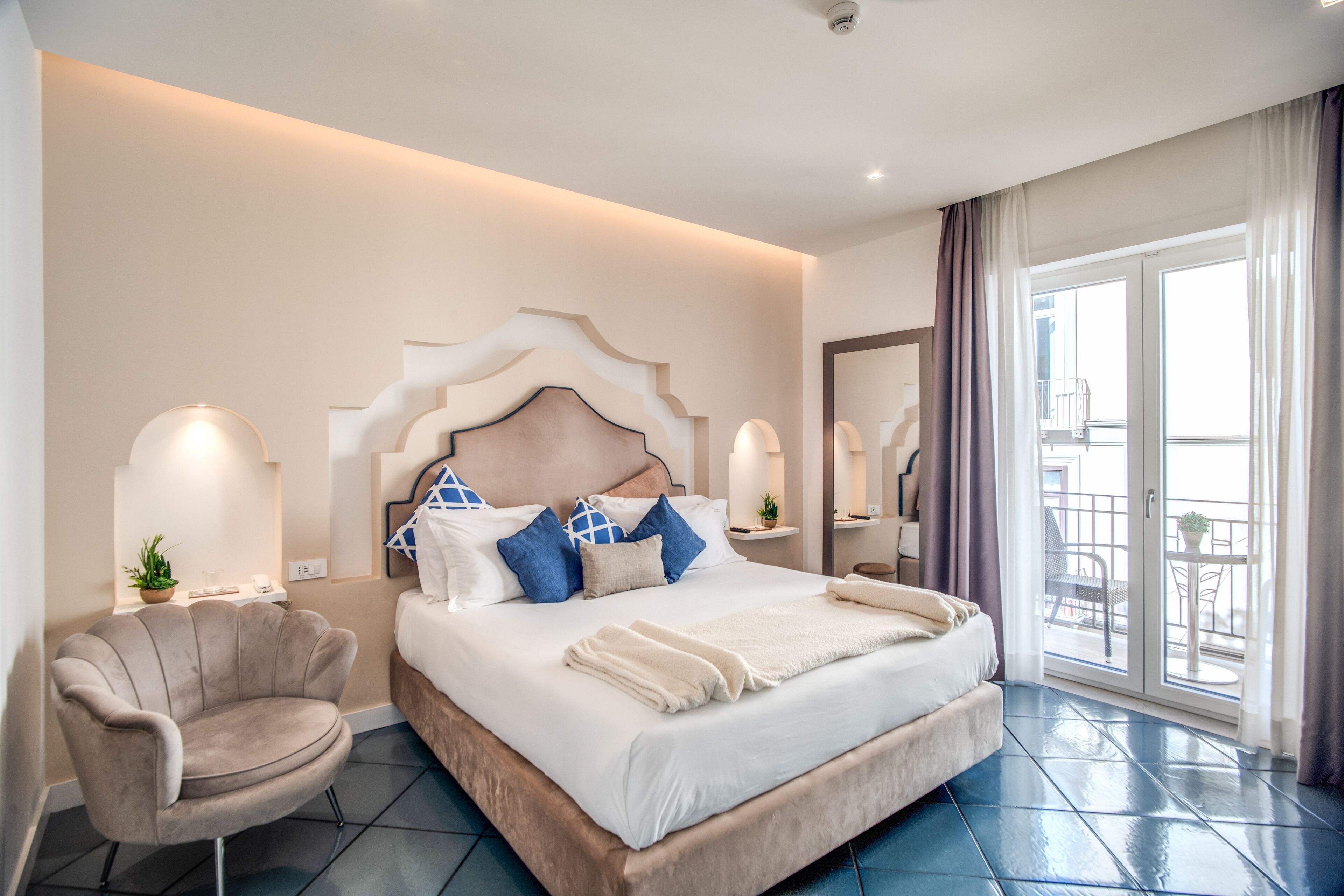junior suite, city view | 1 bedroom, minibar, in-room safe, soundproofing