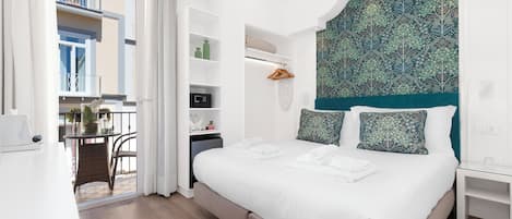 Habitación estándar con 1 cama matrimonial o 2 individuales | Minibar, caja de seguridad en la habitación y insonorización