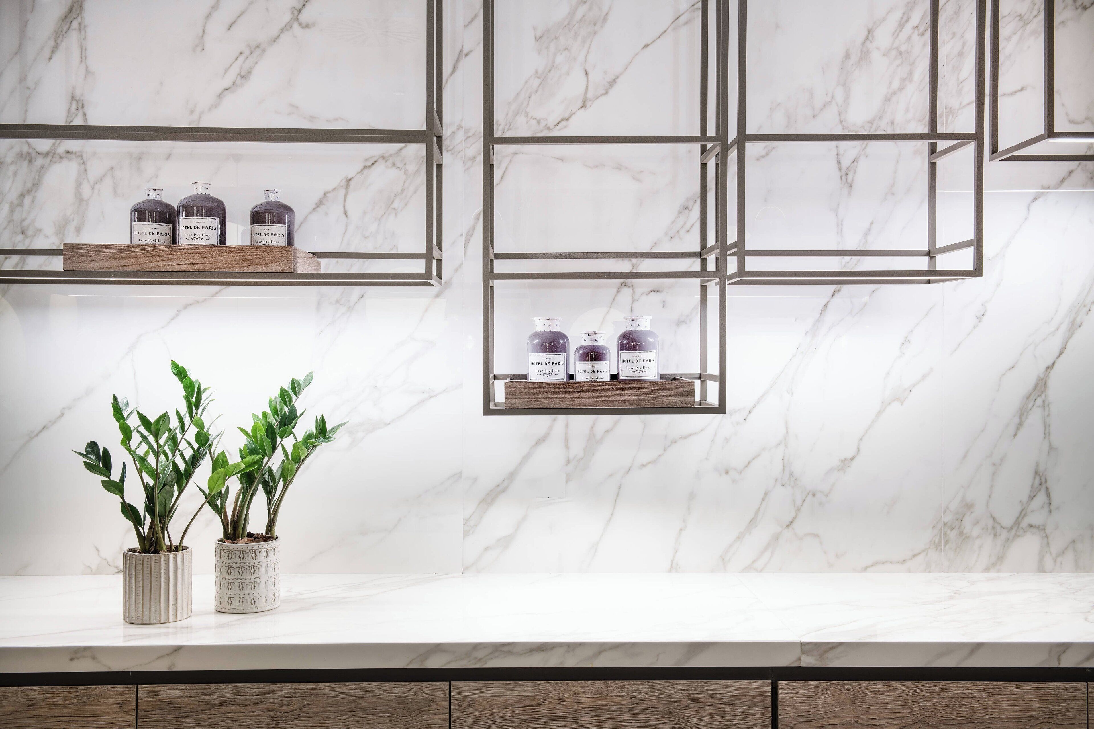 2 bars/lounges, gastropub