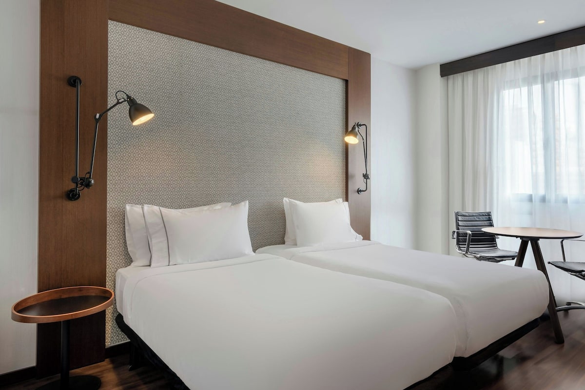 minibar, in-room safe, desk, laptop workspace