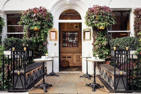 4 bars/lounges, lobby lounge, lobby lounge