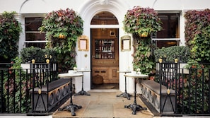 4 bars/lounges - Durrants Hotel (London)