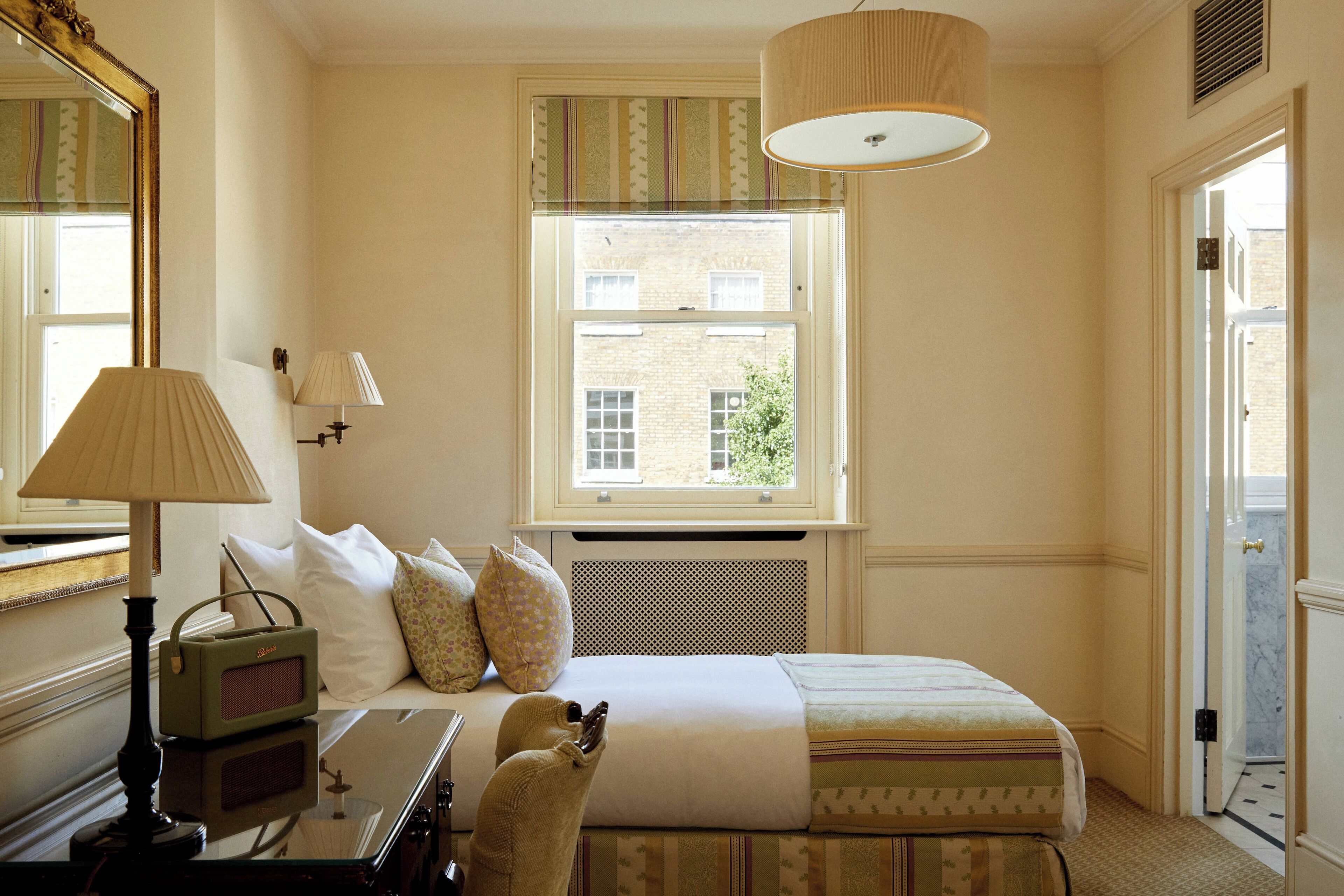 ห้องซิงเกิล | มินิบาร์, ตู้นิรภัยในห้องพัก, ห้องพักตกแต่งอย่างมีเอกลักษณ์, โต๊ะทำงาน