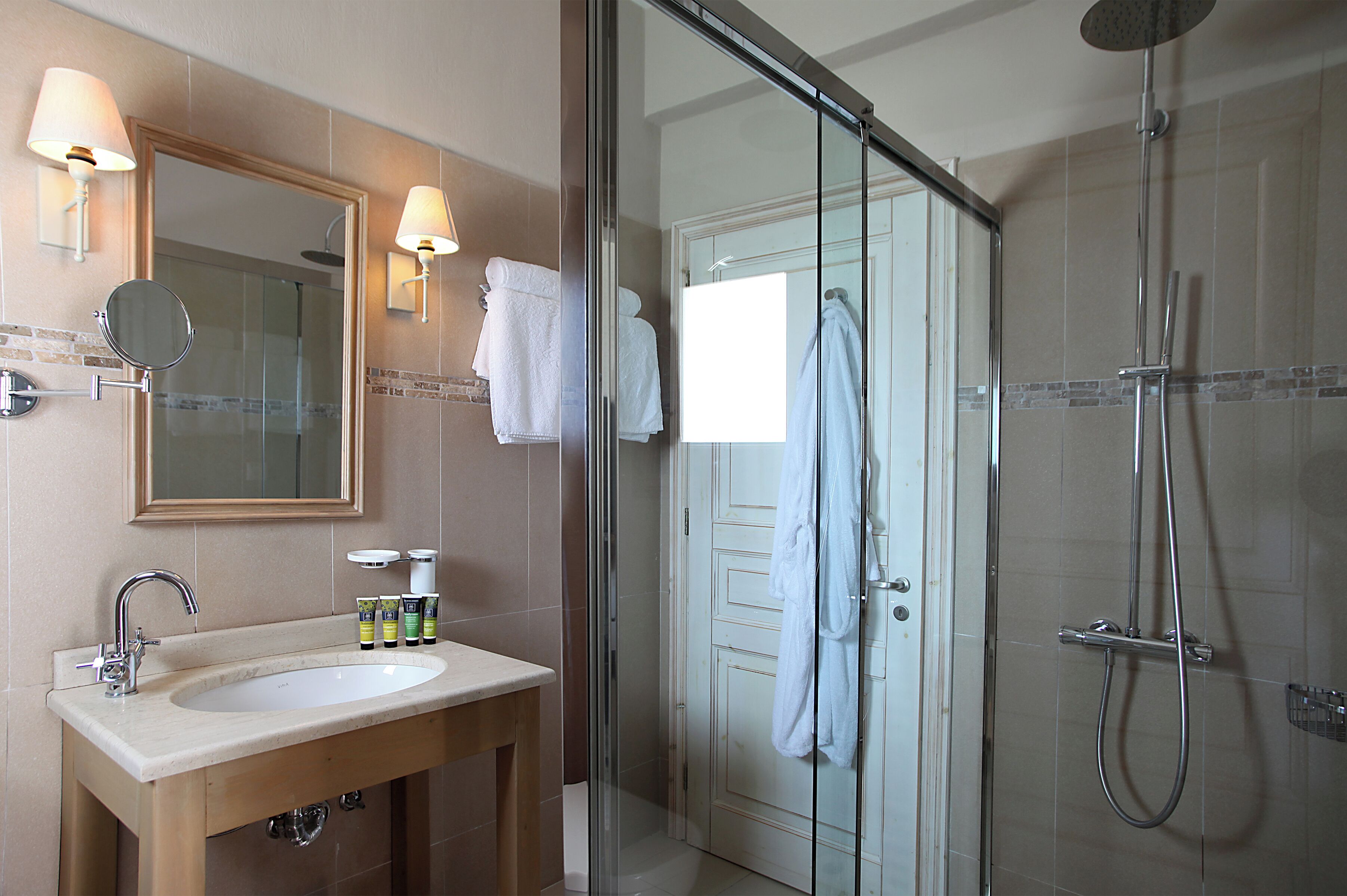 sea breeze suite with sea view 45m² | bathroom | shower, free toiletries, hair dryer, slippers
