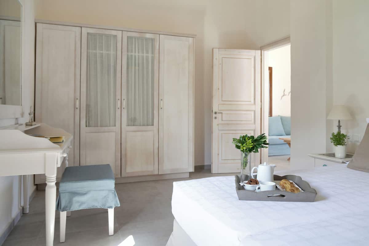 1 bedroom, in-room safe, individually decorated, individually furnished