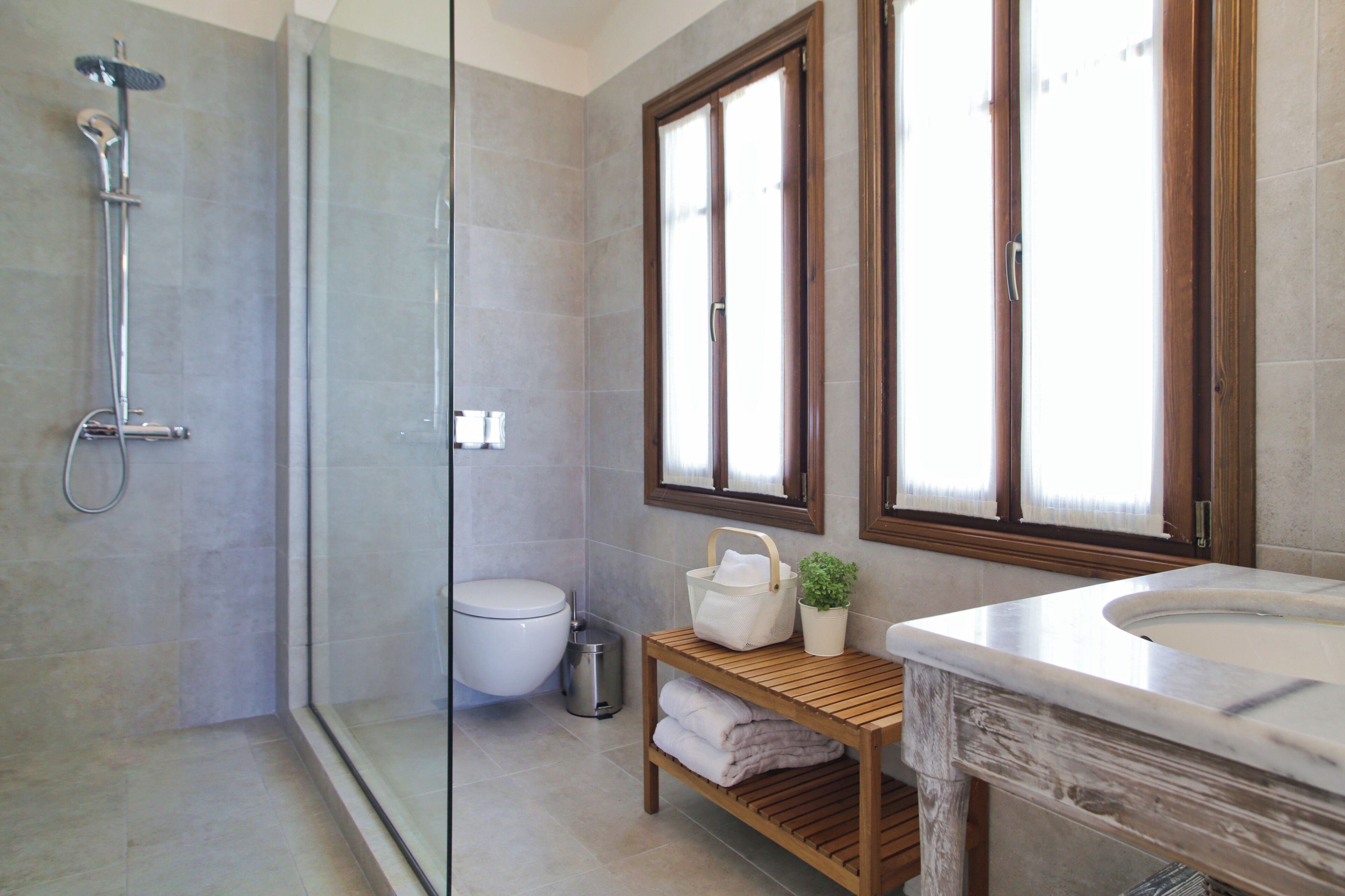 shower, free toiletries, hair dryer, slippers