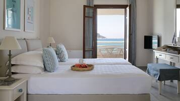 Double Room with Sea View 25m² | Een kluis op de kamer, individueel gedecoreerd, individueel gemeubileerd