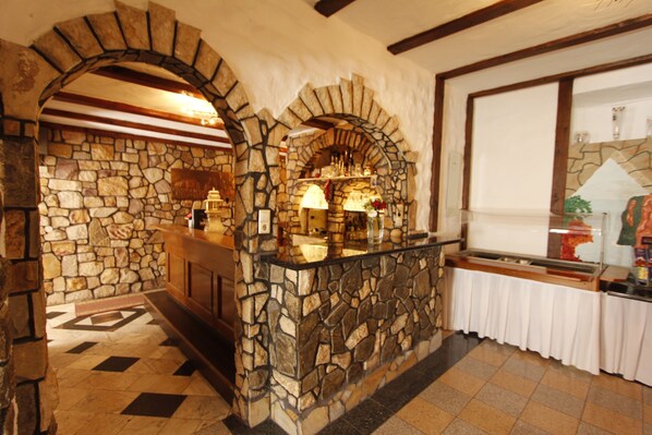 Breakfast, lunch, dinner served; international cuisine 