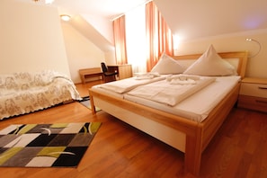 Double Room, 1 King Bed