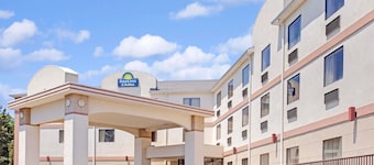Days Inn & Suites by Wyndham Laurel Near Fort Meade
