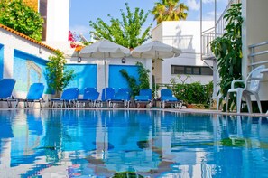 Outdoor pool, pool loungers