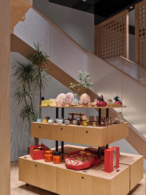 3 restaurants, breakfast, lunch, dinner served; Chinese cuisine  - Poly Plaza Hotel (Beijing)