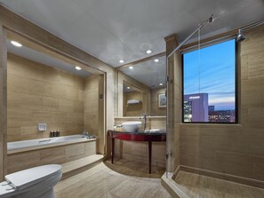 Deluxe Suite, 1 King Bed | Bathroom - Poly Plaza Hotel (Beijing)