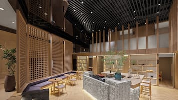 3 restaurantes, se sirven desayunos, comidas, cenas y cocina china