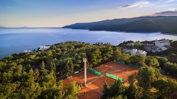 Tenniskenttä