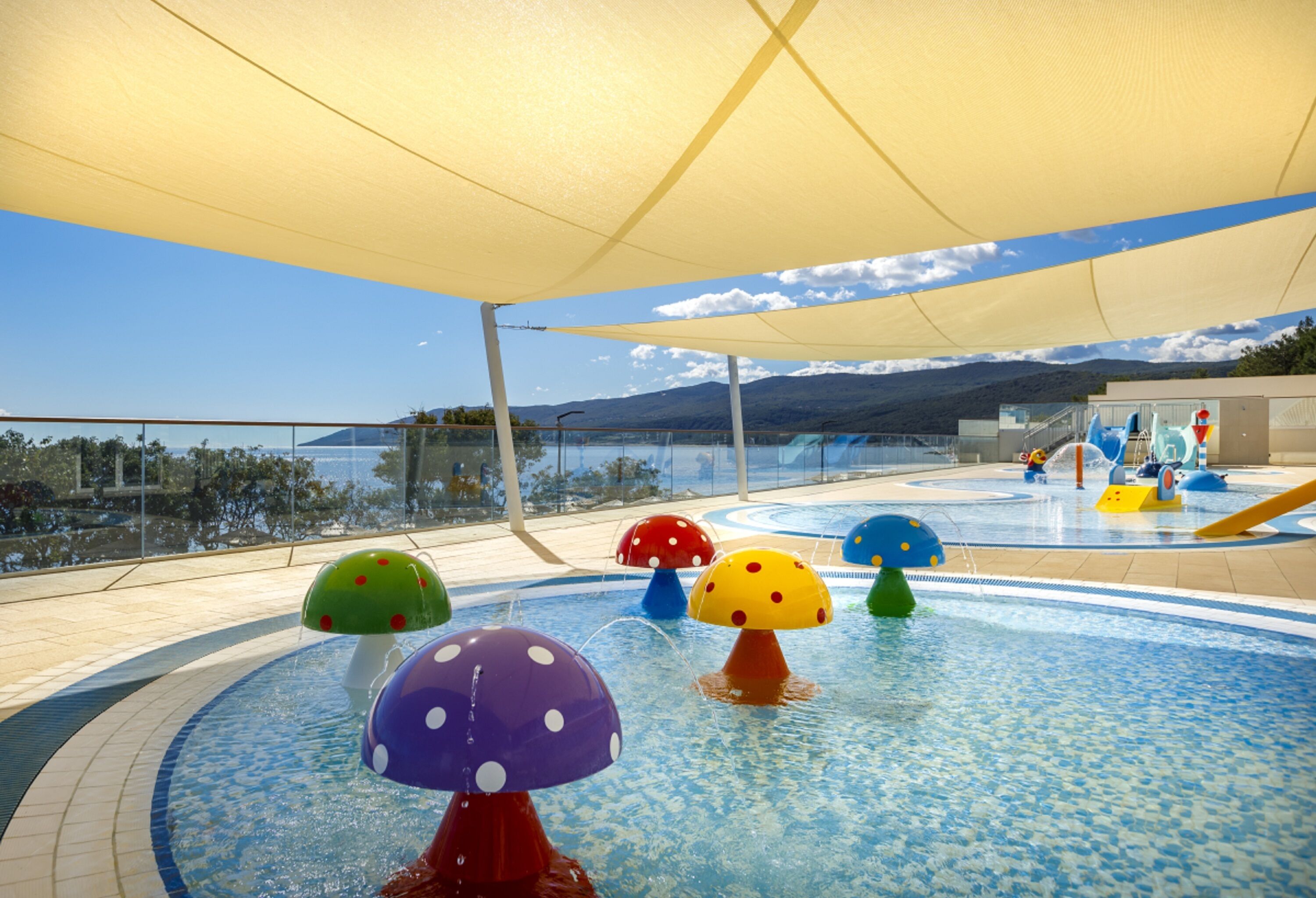 Seasonal outdoor pool, pool umbrellas, sun loungers
