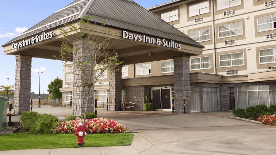 Days Inn & Suites by Wyndham Langley