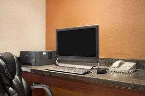 Business center - Days Inn & Suites by Wyndham Langley (Langley)