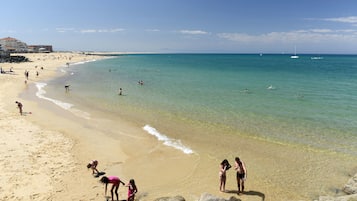 Una spiaggia nelle vicinanze