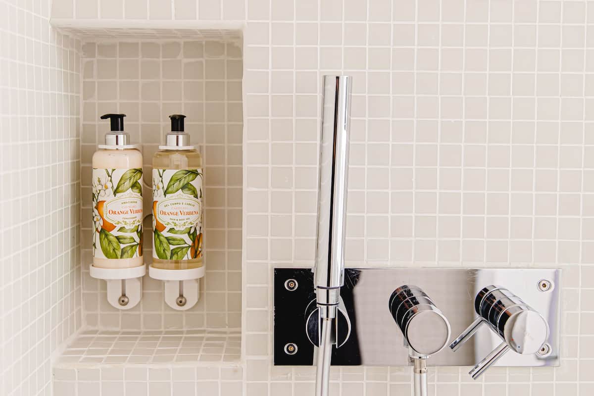 standard single room | bathroom | shower, rainfall showerhead, eco-friendly toiletries, hair dryer