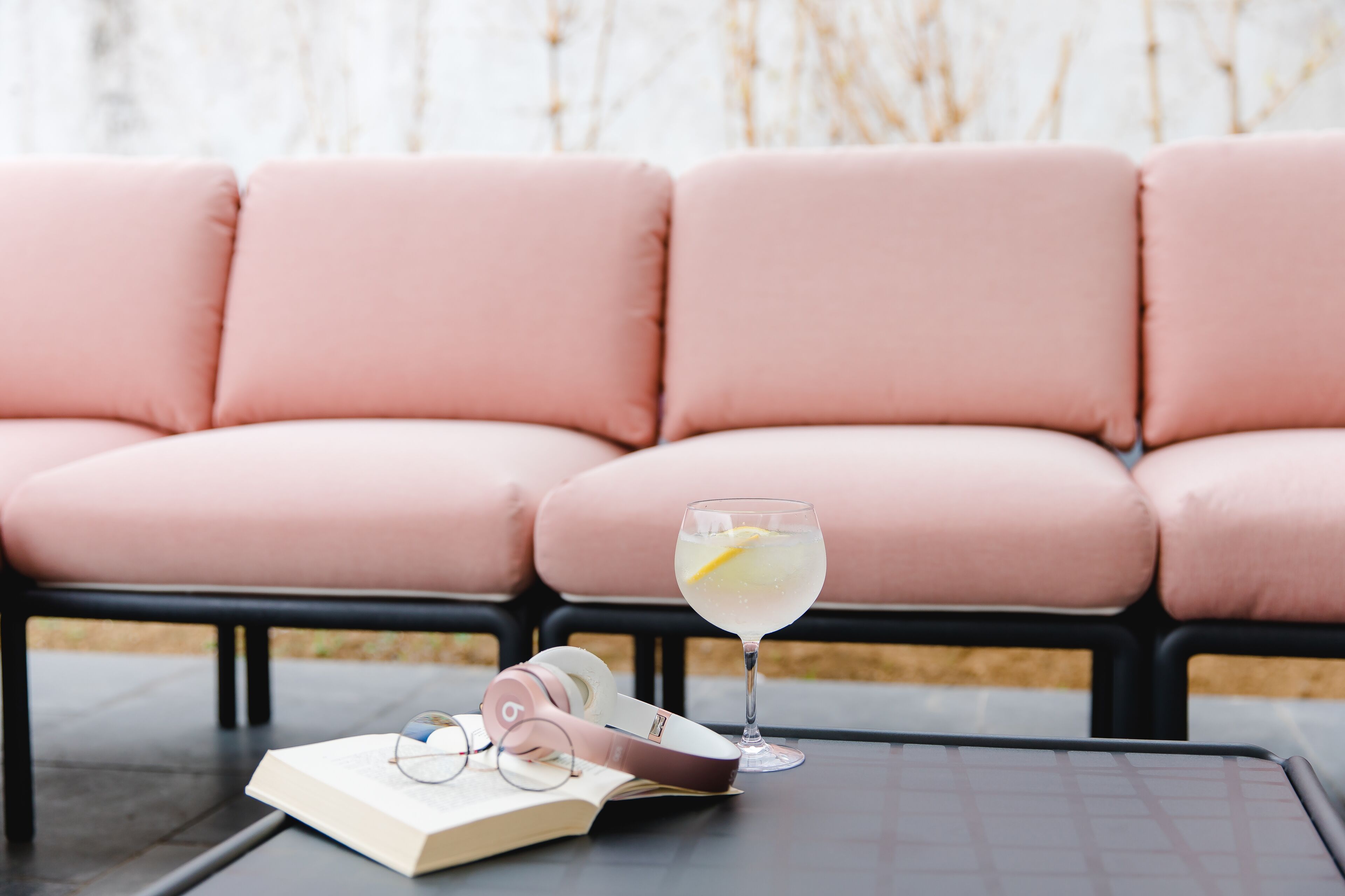 المنشأ ة من الخارج