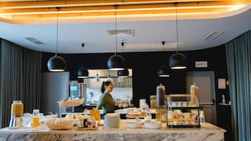 Dagelijks ontbijtbuffet (EUR 9 per persoon)