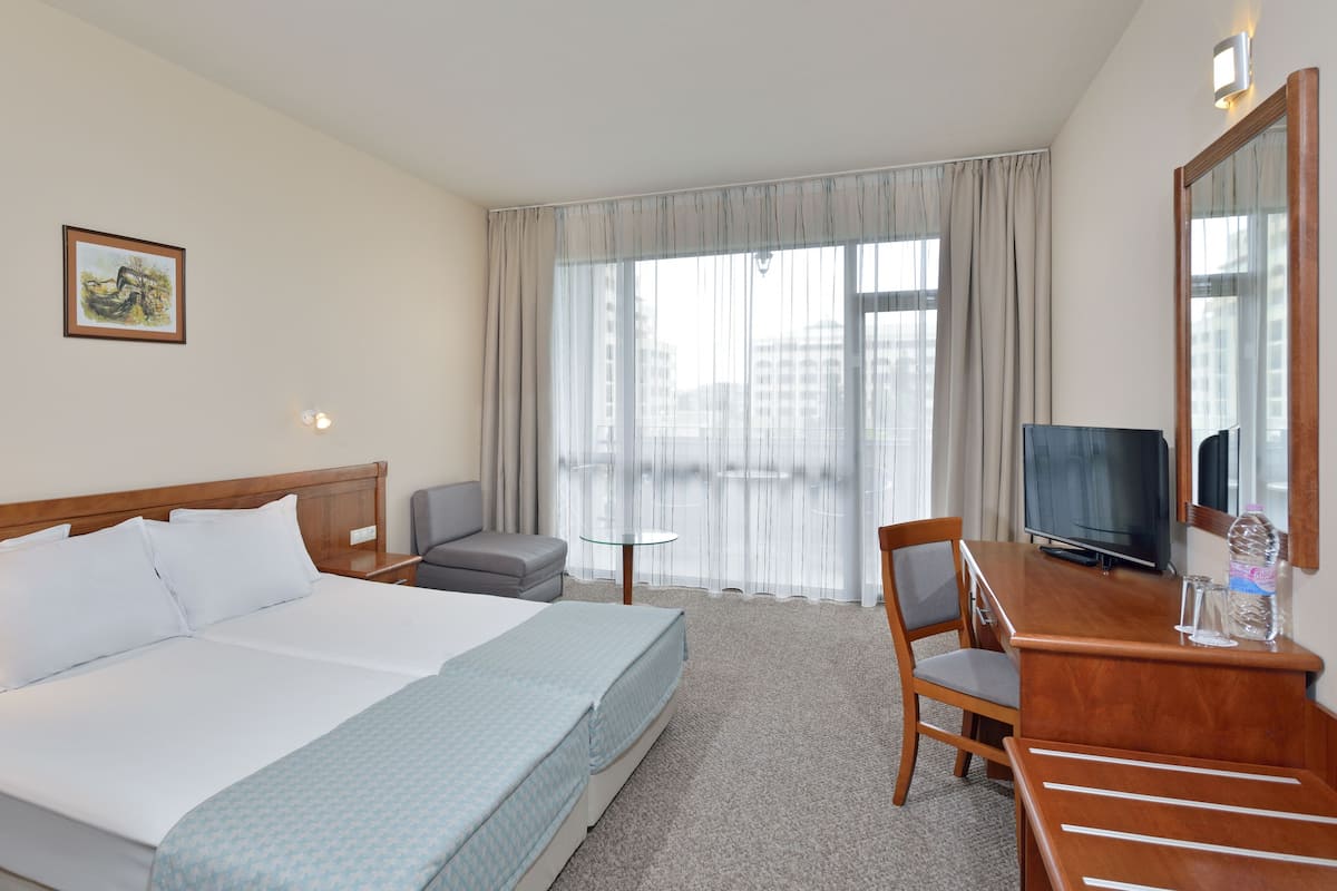 In-room safe, desk, blackout drapes, free cribs/infant beds