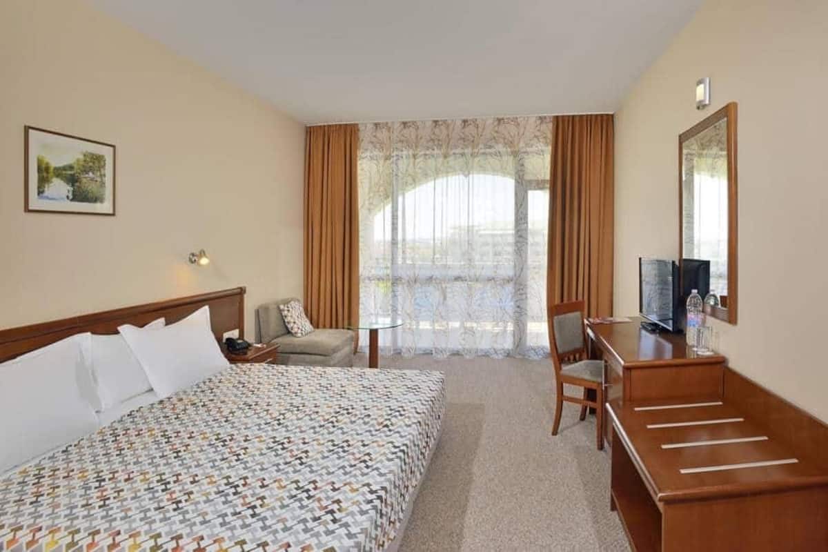 In-room safe, desk, blackout drapes, cribs (free)