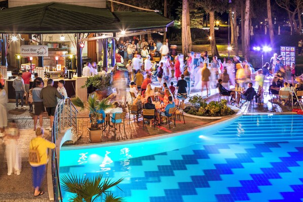 Bar vid poolen