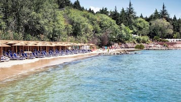 Private beach nearby, free beach cabanas, beach bar