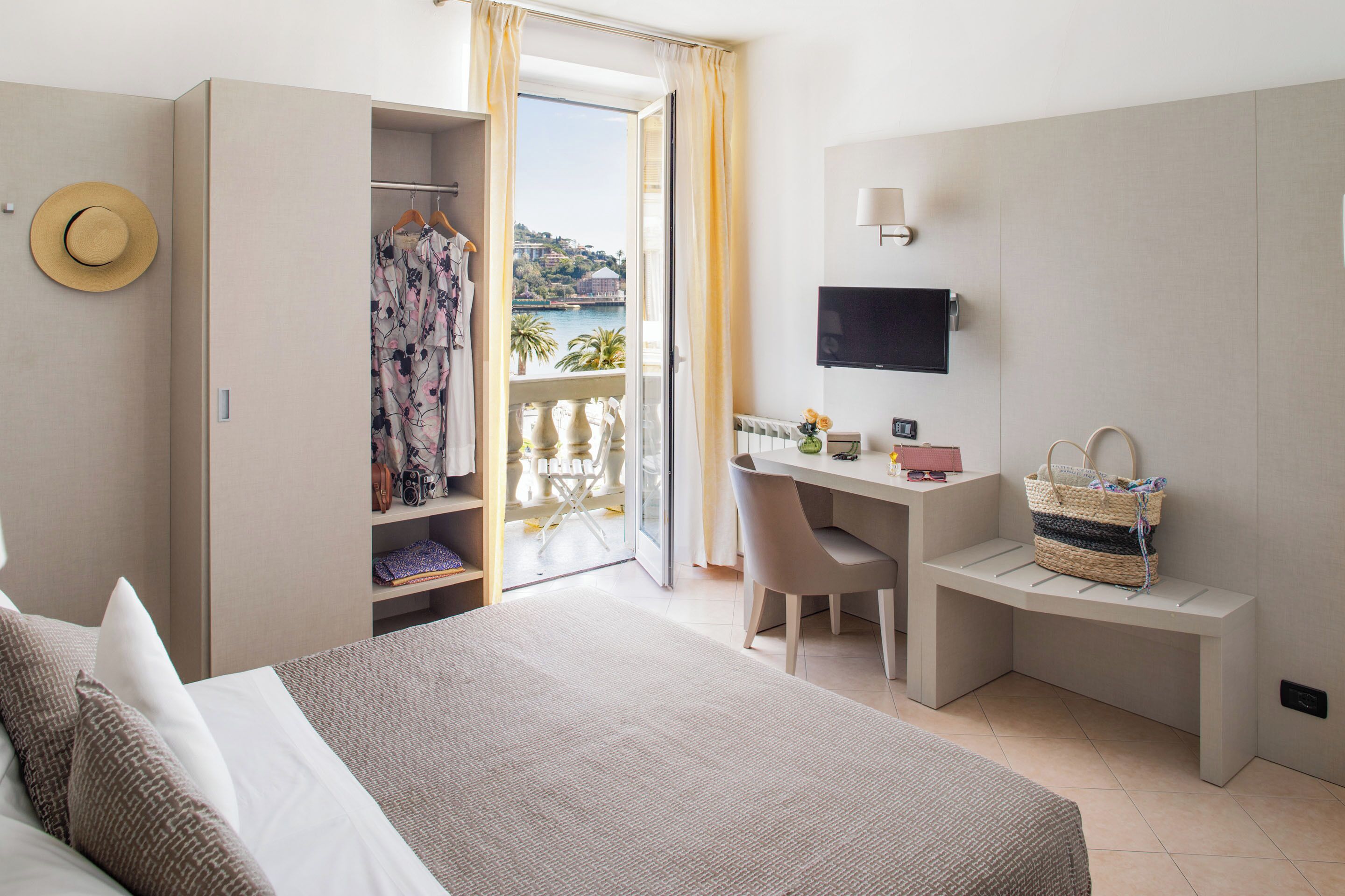 superior double or twin room, balcony, partial sea view | 1 bedroom, minibar, in-room safe, desk