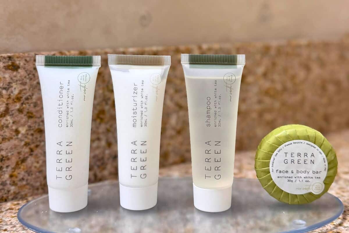 family suite, 2 bedrooms | bathroom amenities | combined shower/bathtub, free toiletries, hair dryer, towels