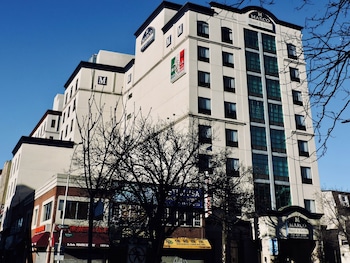 Marco LaGuardia Hotel